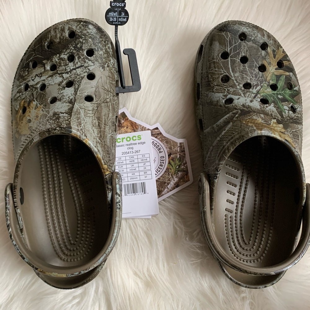 Crocs realtree print. New with box.